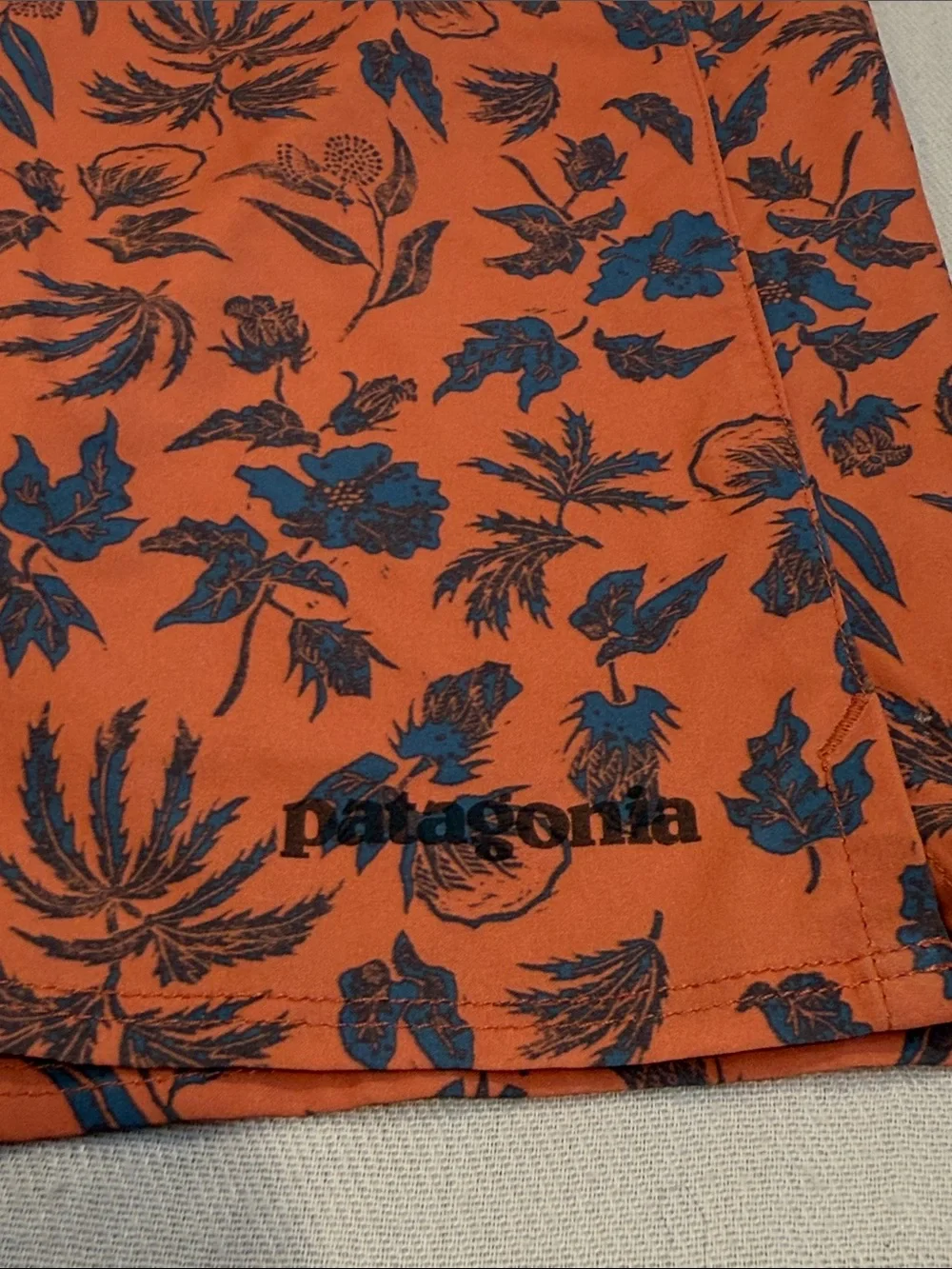 1108100 Men's Patagonia Board shorts SZ 30